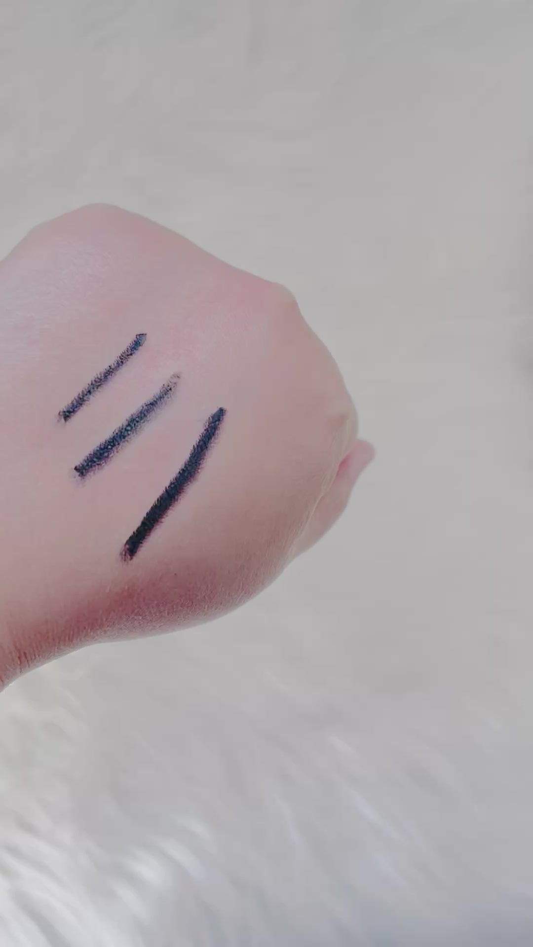 Vegan waterproof eyeliner